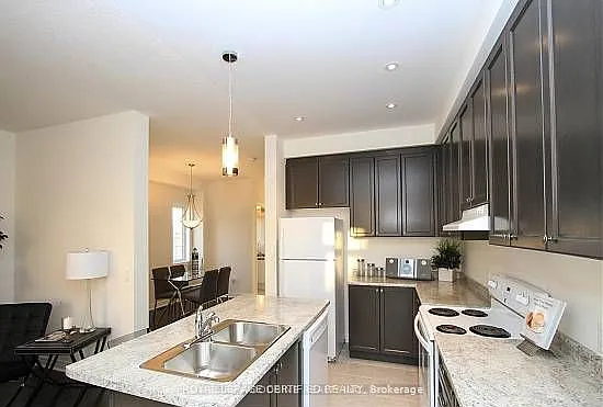 683 Baldwin Cres — Photo 7
