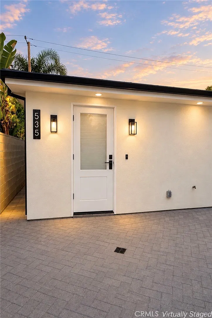 2 bed, 743 sqft, $3,000 — Photo 1