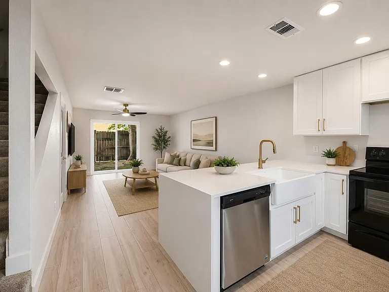 11000 Kinghurst Dr #187 — Photo 1