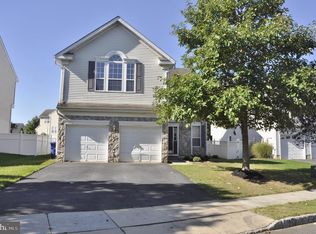 33 Greenbrook Dr, Columbus, NJ 08022