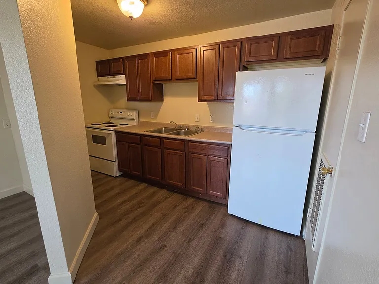 3712 Royal Crest St #5 — Photo 2