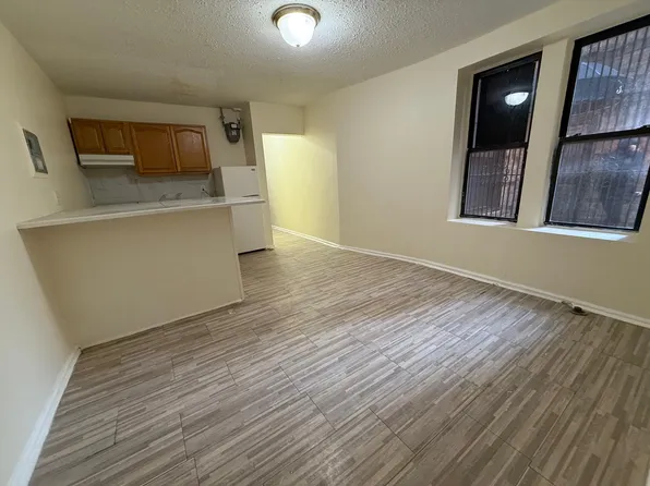 3534 Bronx Boulevard image 1 of 5