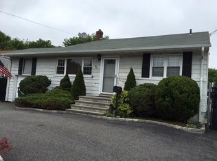 71 Linden St, Massapequa Park, NY 11762