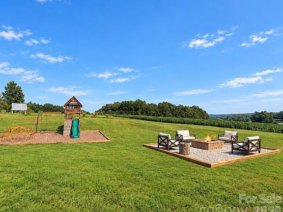 2nd image of 3568 Crowburk Rd