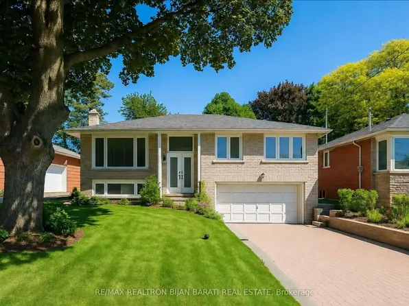 33 Sumner Heights Dr, Toronto, ON M2K 1Y2
