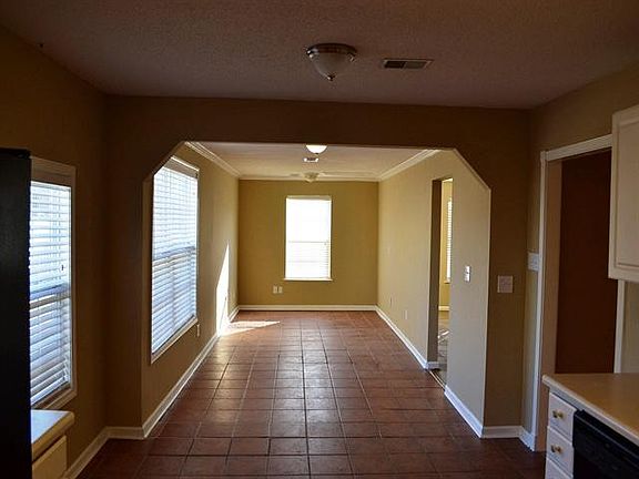 4th image of 142 Lauren Wood Cir
