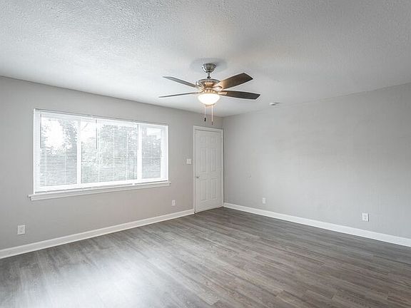 3rd image of 1006 Glenwood Dr