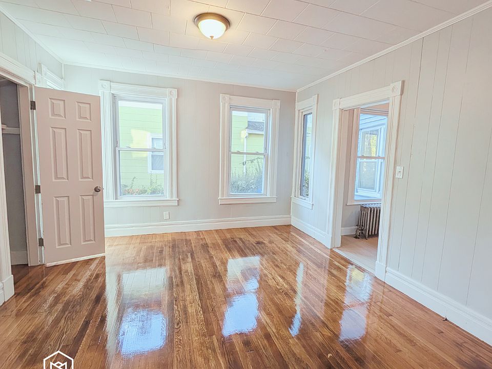 1st image of 52 Andrew St #1