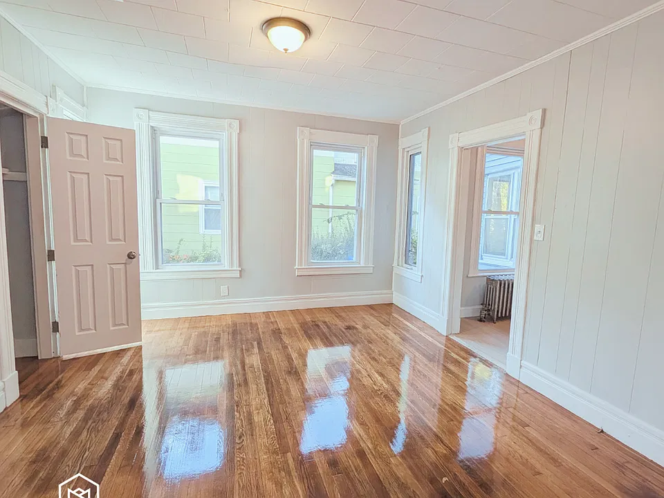 52 Andrew St #1