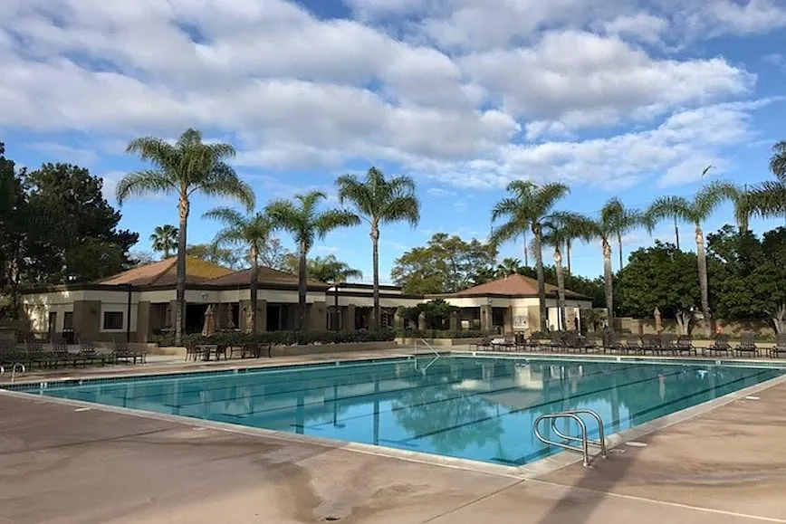 3 bed, 2.5 bath, 1636 sqft, $3,995 — Photo 3