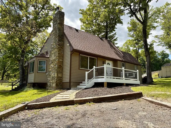 369 Mountain Lake Dr, Front Royal, VA 22630