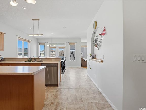 5th image of 3714 Sandringham ROAD E