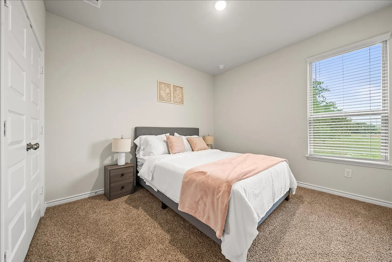 4 bed, 2.5 bath, $6,465 — Photo 3
