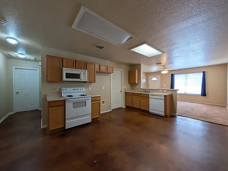 1013 Misty Acres Dr — Photo 12