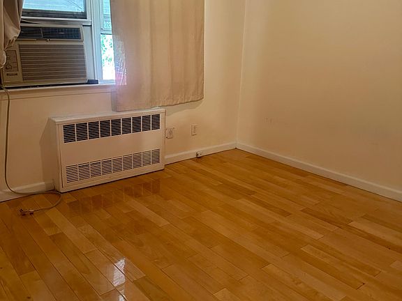 4th image of 218-7 64th Ave Floor 1