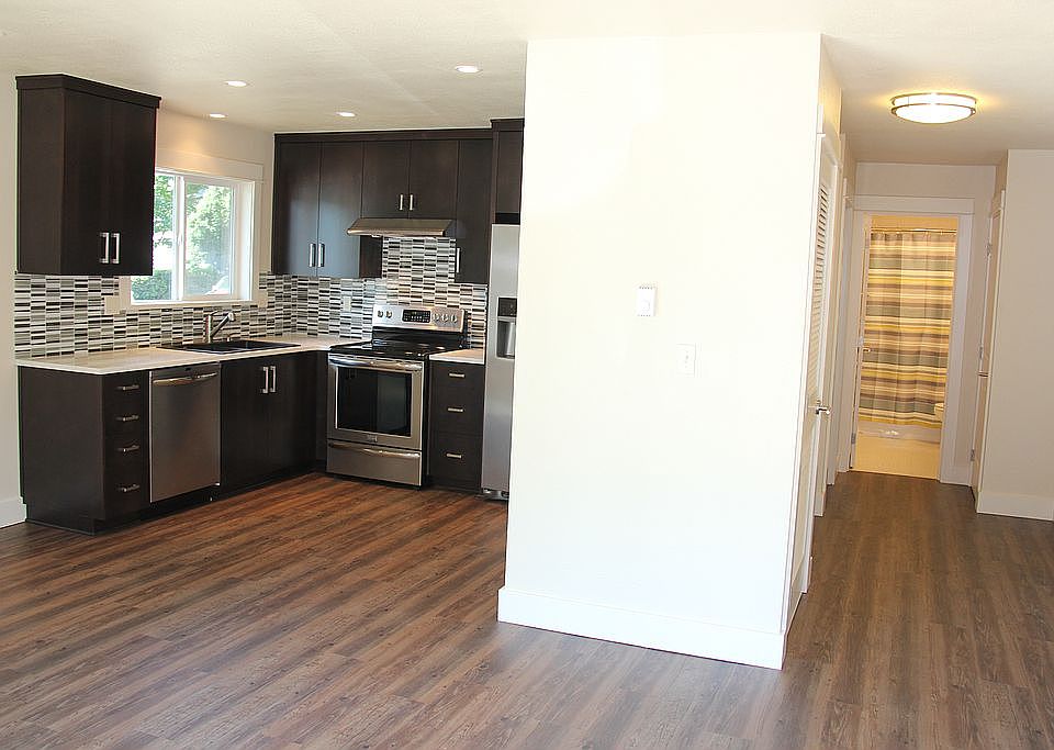 2nd image of 825-833 SE 43rd Ave