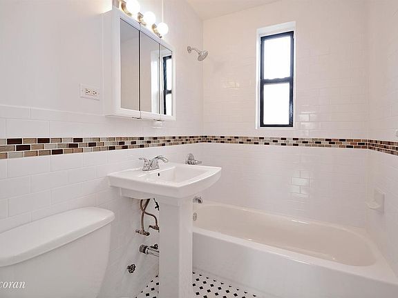 4th image of 14411 Sanford Ave APT 5K