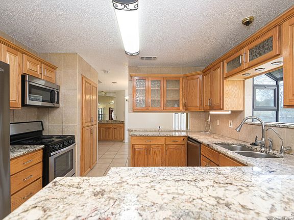 3rd image of 13835 S VILLAGE DR