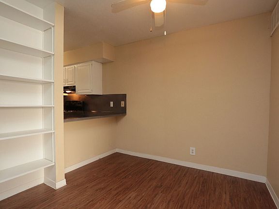 3rd image of 1026 S 6th St #02f917534