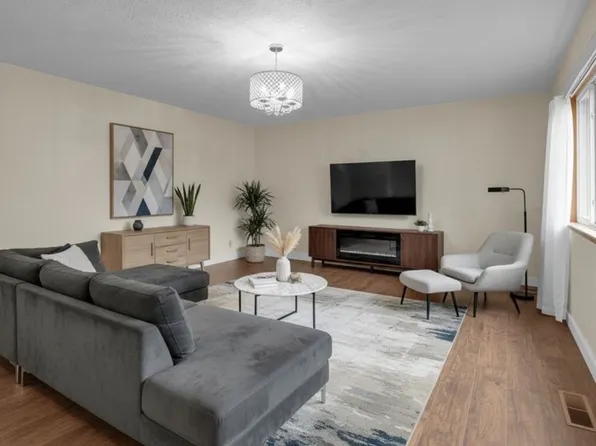 12506 SE Stark St APT E, Portland, OR 97233