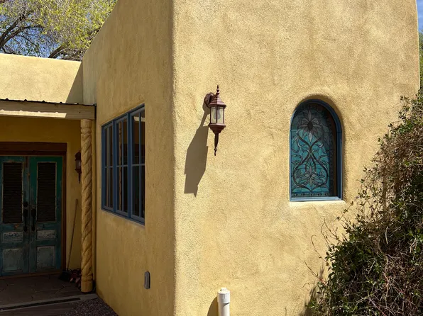 211 E Houghton St #A, Santa Fe, NM 87505