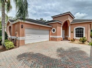 8291 Hampton Wood Dr, Boca Raton, FL 33433