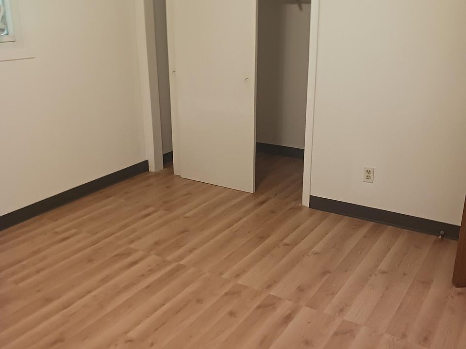 Bed room 1 new floor,new paint