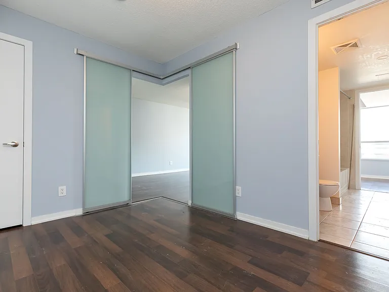 38 Joe Shuster Way — Photo 21