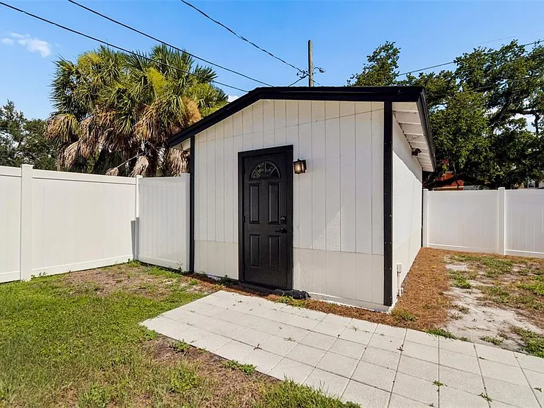 3901 N Ola Ave — Photo 41