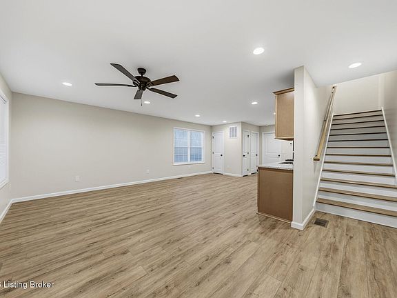 3rd image of 265 Washington St