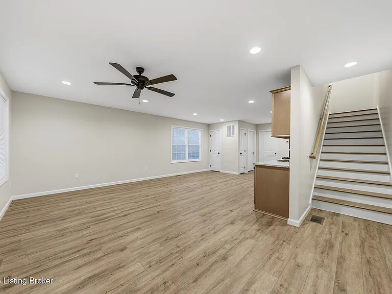 265 Washington St — Photo 3