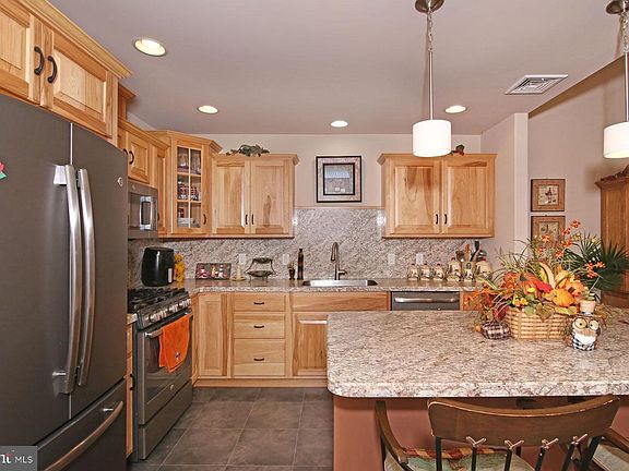 5th image of 1122 Alden Way