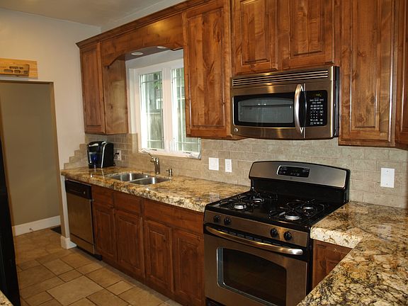 5th image of 1019 S Windsor St