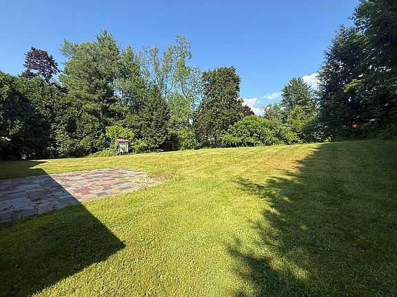 3rd image of 62 Ridge Avenue