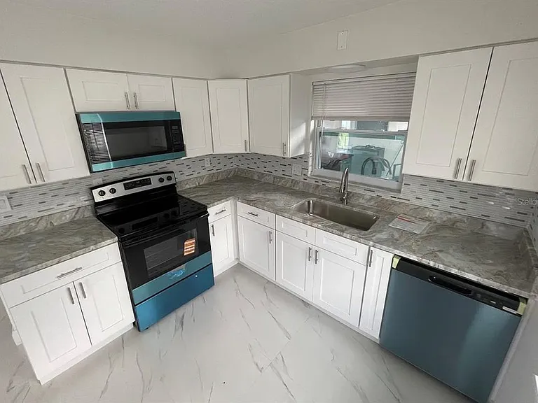 3055 Belcher Rd — Photo 2