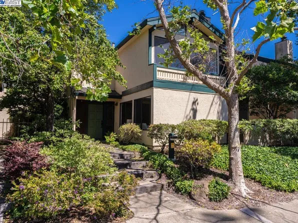 306 Carob Ln, Alameda, CA 94502