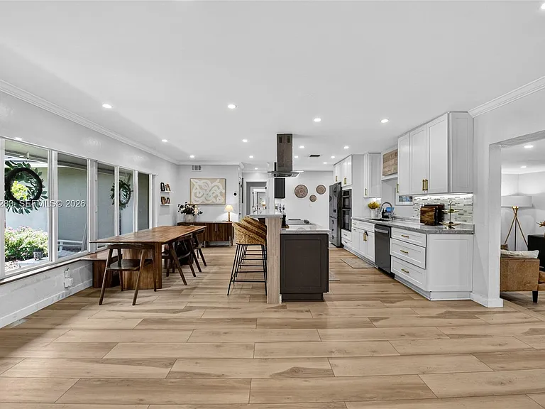 410 SW 55th Ave — Photo 11
