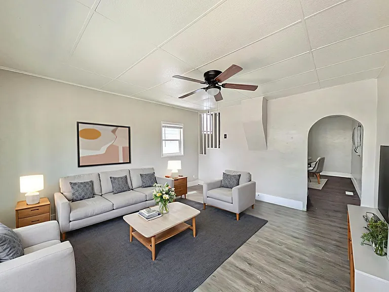 1021 E Abriendo Ave — Photo 3