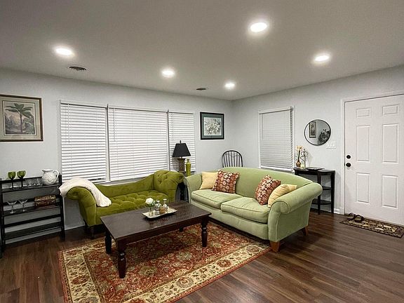 2nd image of 5003 Barnaby Ln