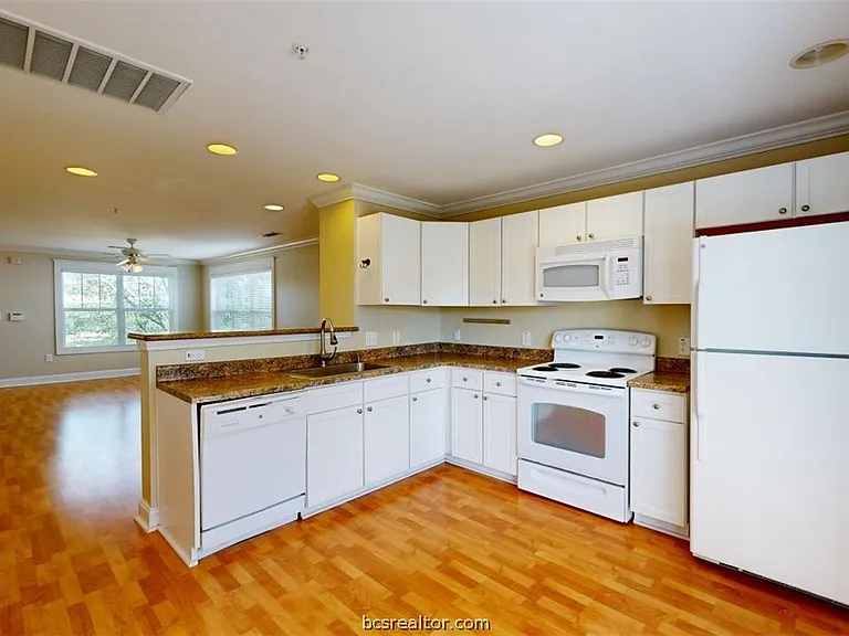 1725 Harvey Mitchell Pkwy S #1721 — Photo 8
