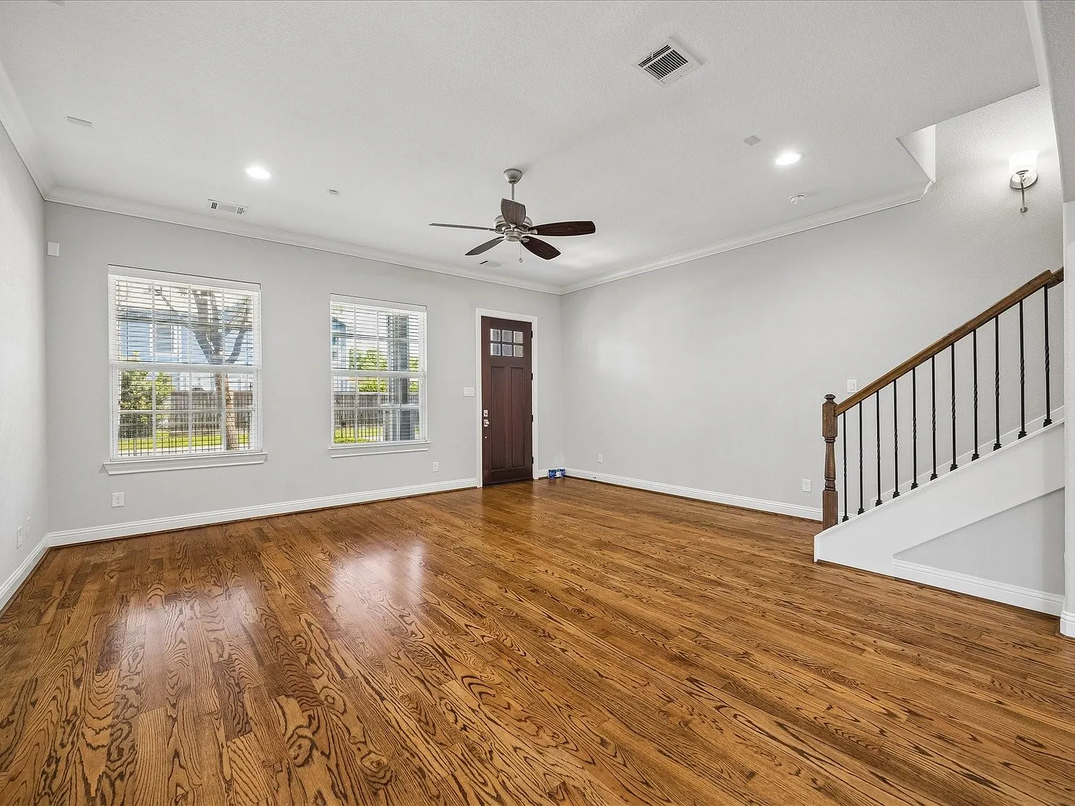 3 bed, 3.5 bath, 2840 sqft, $4,000 — Photo 4