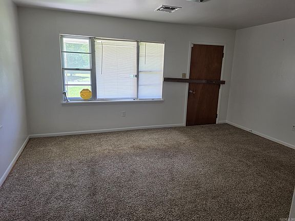 3rd image of 207 Kay St