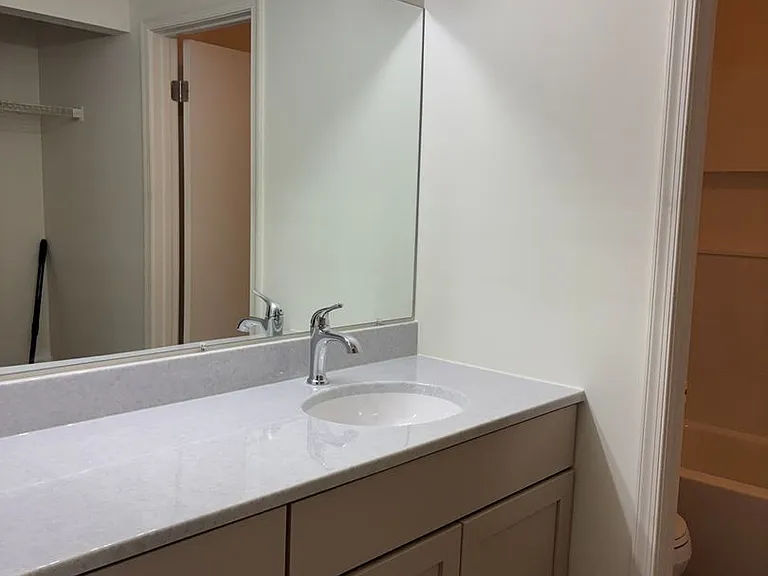 1250 Independence Sq — Photo 14