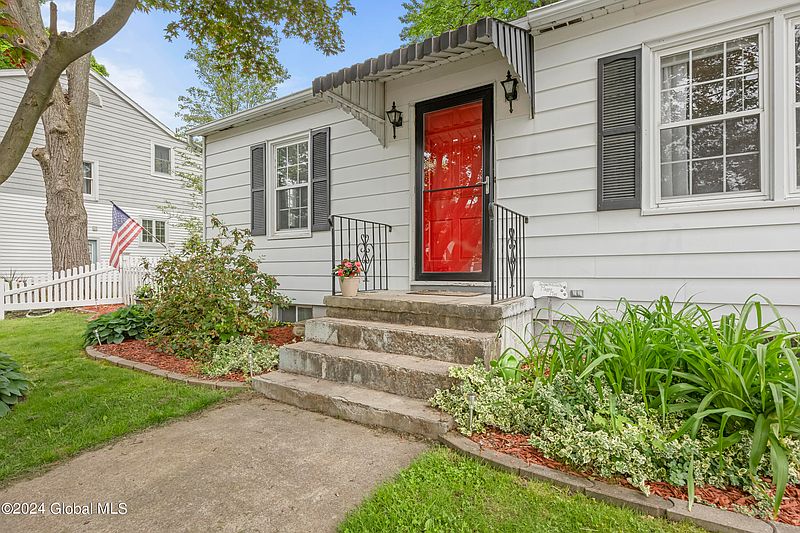 5th image of 15 Avon Place