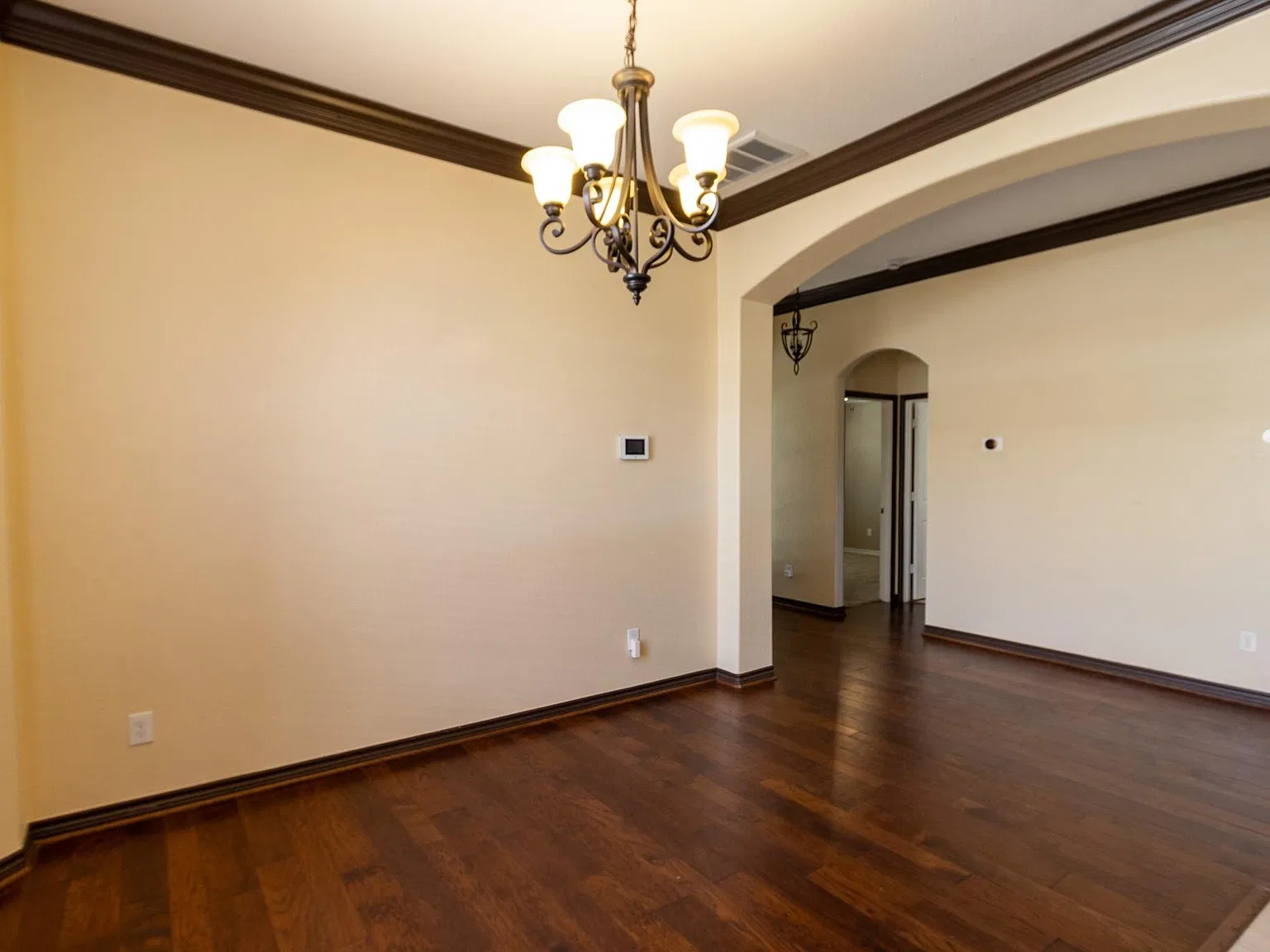 3 bed, 2.0 bath, 1648 sqft, $2,300 — Photo 2