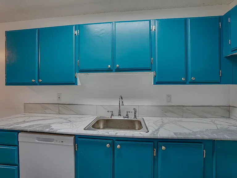 4875 SW Lombard Ave — Photo 43