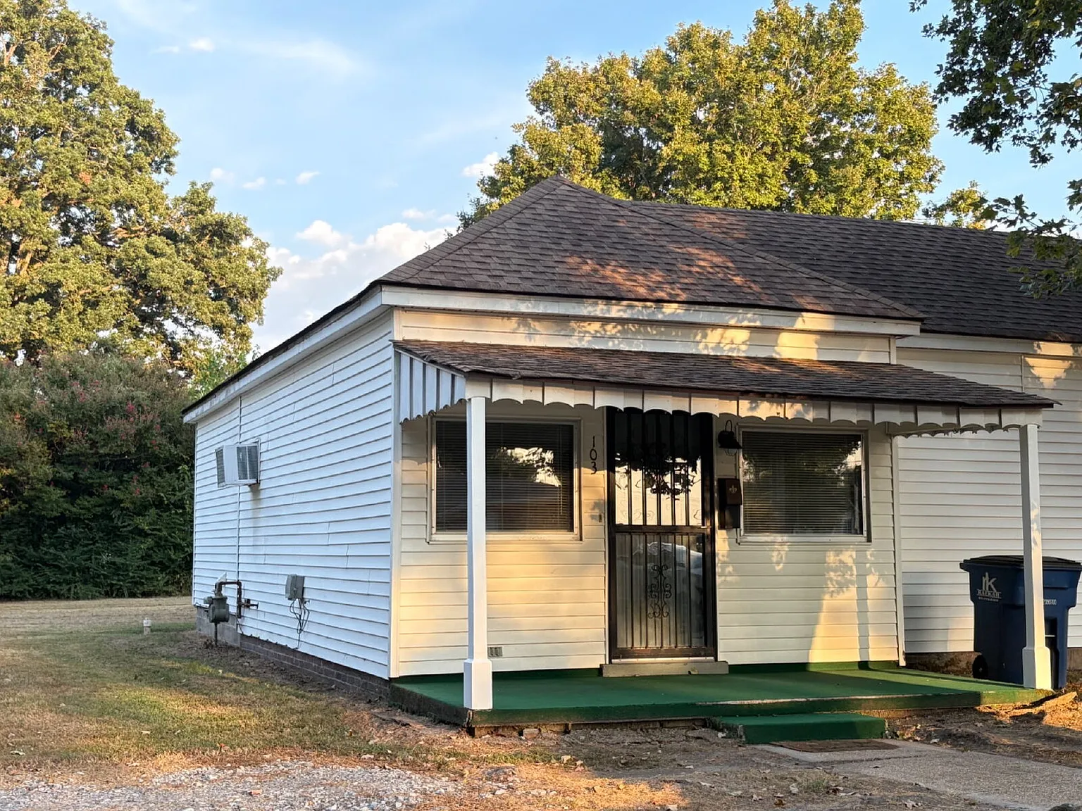 1 bed, 1.0 bath, $750 — Photo 1
