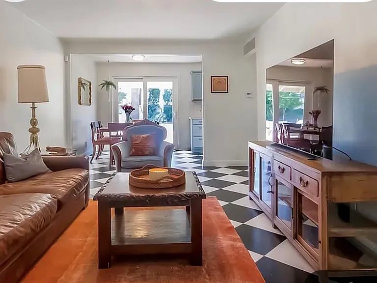 3547 E Meadowbrook Ave — Photo 4
