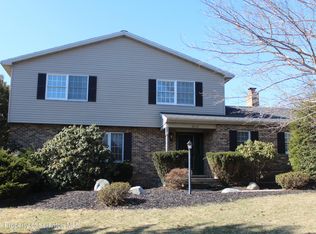 2012 Cardinal Ln, Clarks Summit, PA 18411