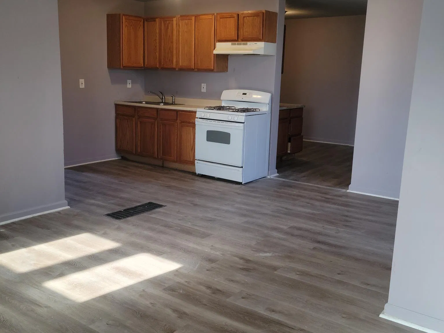 4 bed, 1900 sqft, $1,900 — Photo 2